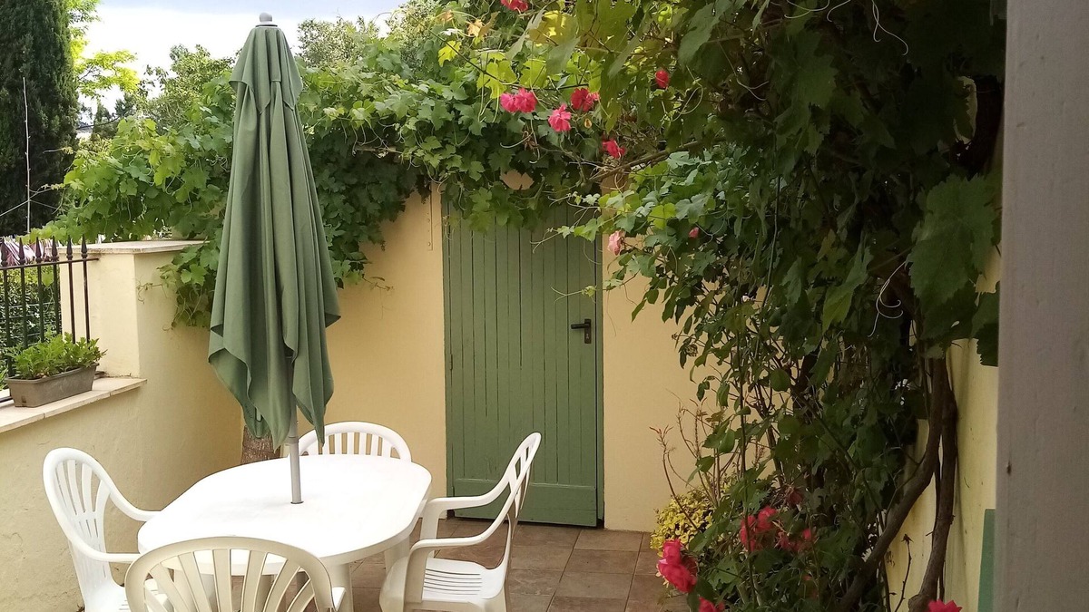 Saint-Michel-de-Lanes House | Village house