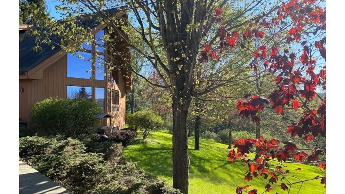 Oxford House | Village Hallmark House - Stunning Winter Chalet w/Views & Walk to Town