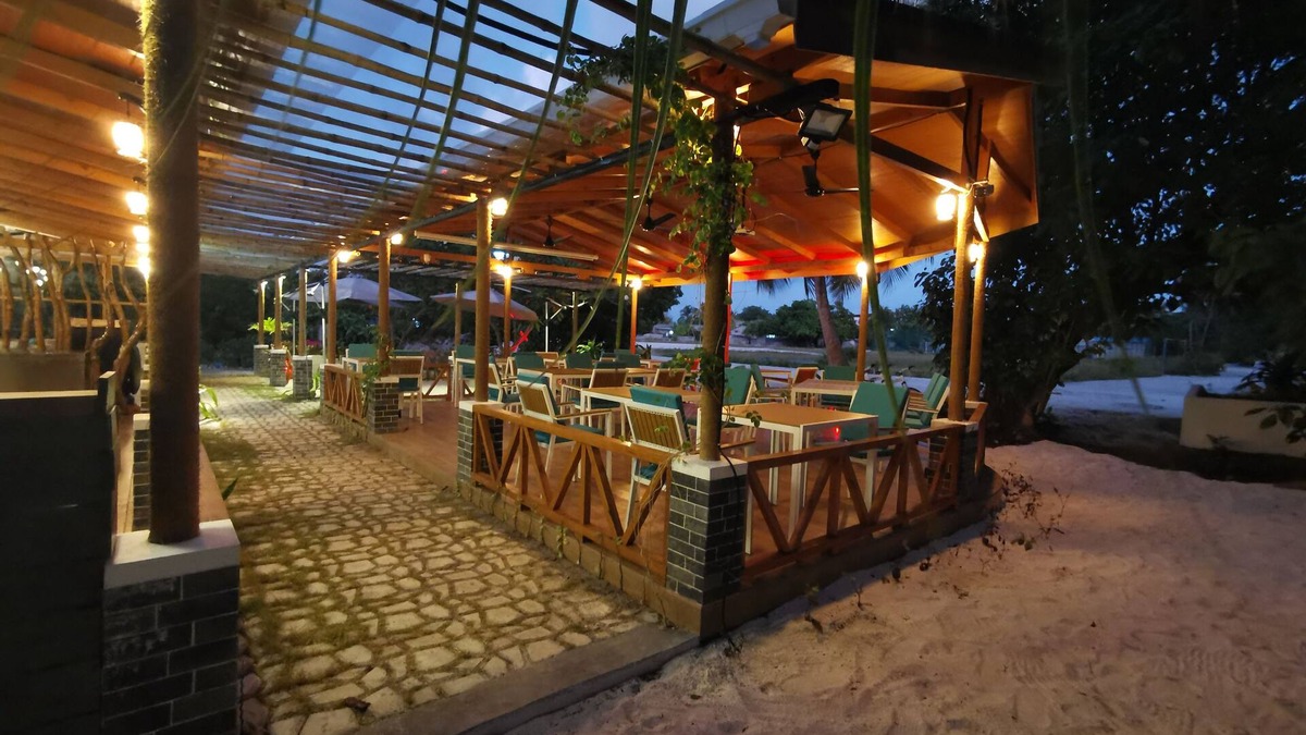 Fulhadhoo Hotel | Village Hideaways & Spas