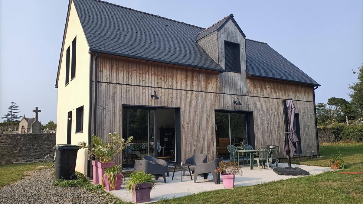 Saint-Briac-sur-Mer House | Village house 5 mn walk from shops and 10 mn from beaches.