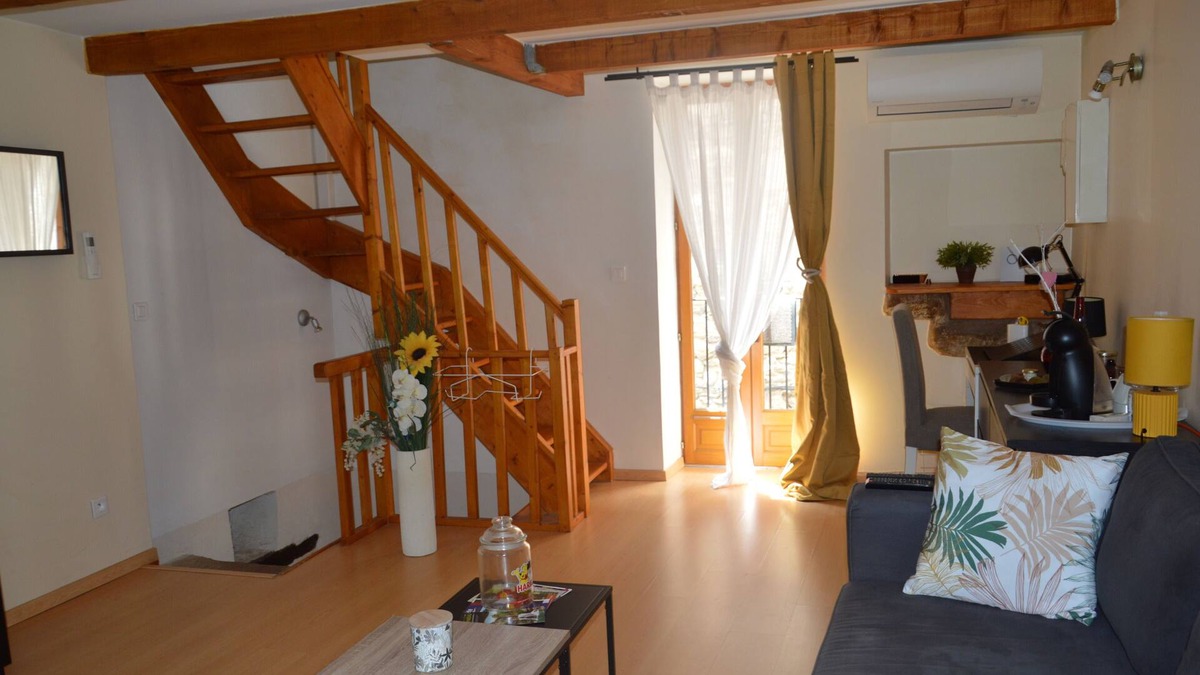 Le Poujol-sur-Orb House | Village house near Lamalou-Les-Bains thermal baths and greenway (cycle path)