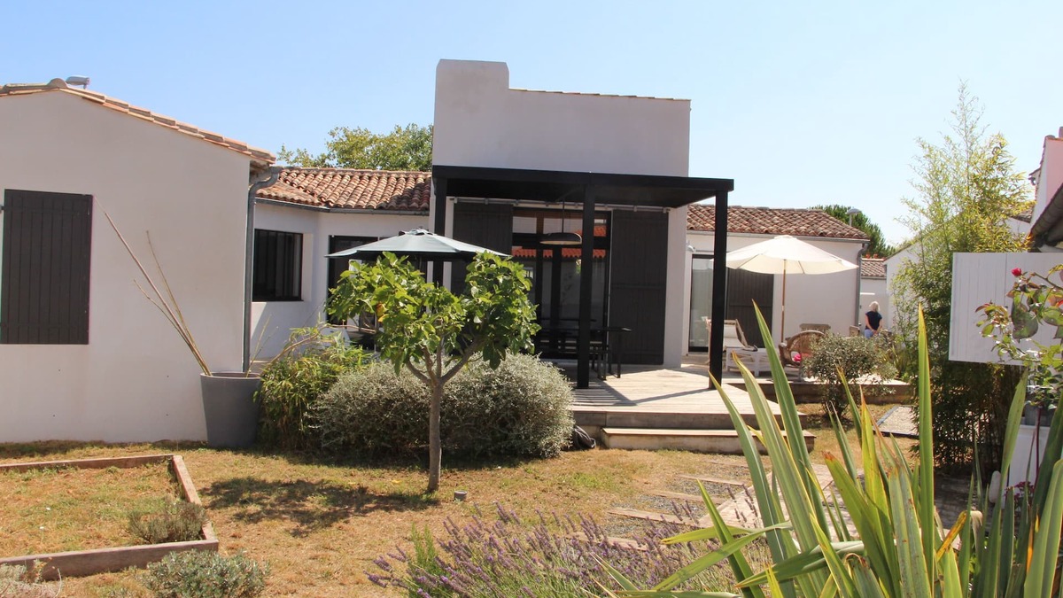 Les Portes-en-Re House | Village house, bright and full of charm