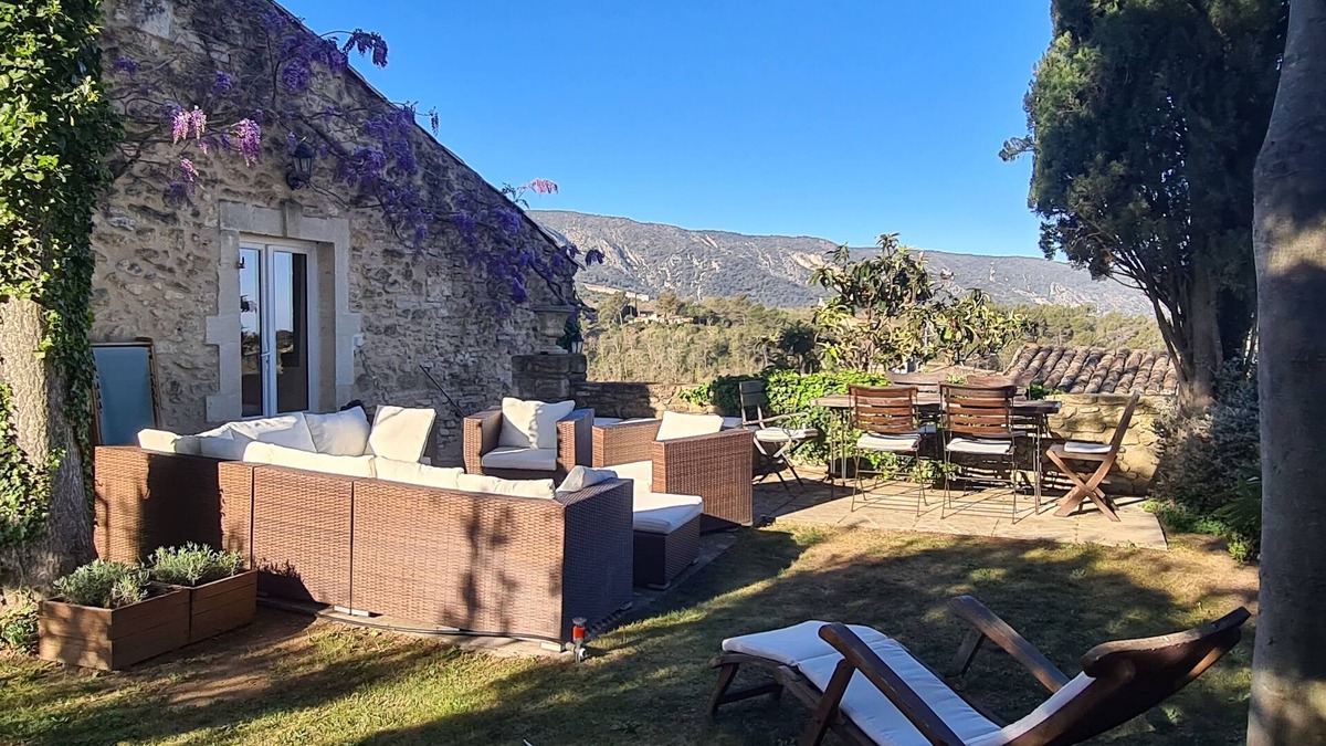 Menerbes House | Village house in Ménerbes with a swimming pool and a dramatic view