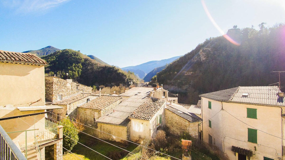 Roquesteron Apartment | Village house with garden, between River and Mountain