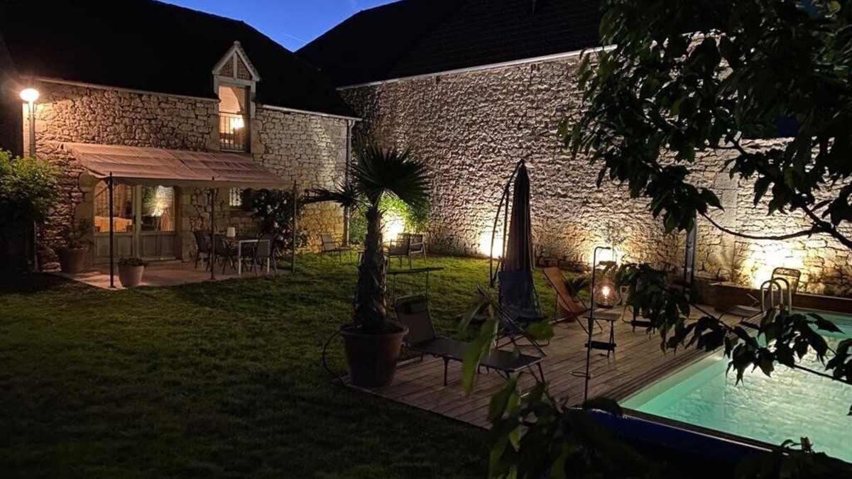 Condat House | Village house with private pool gite-loubaribas