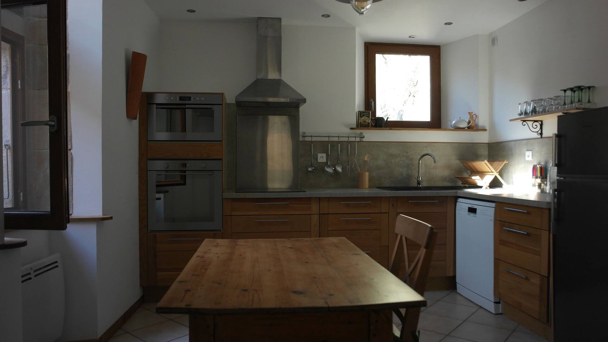 Viviers House | Village house with small inner courtyard