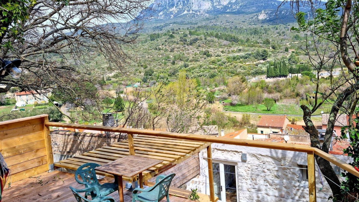 Padern House | Village house with view in the heart of Cathar country