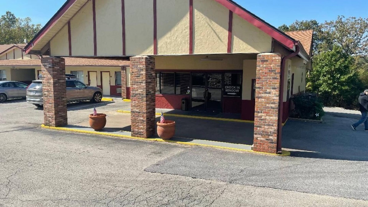 Hardy Hotel | Village Inn of Hardy