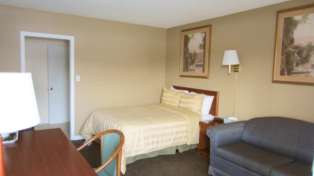 Lively Hotel | Village Inn & Suites - Sudbury