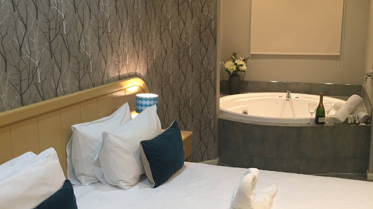 Anderson Park Hotel | Village Motel