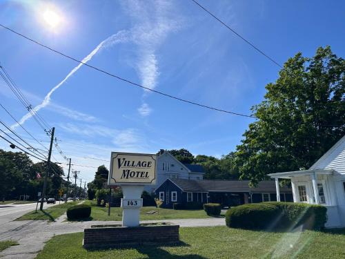 Clinton Hotel | Village Motel