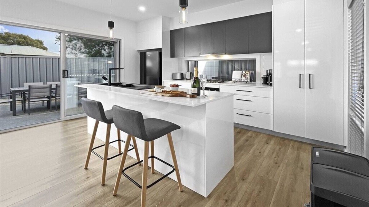 Shellharbour House | Village Seaside Retreat - Modern, Walk to Beach
