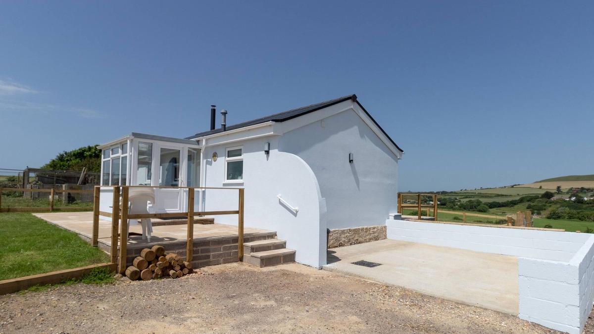 Bridport Cottage | VILLAGE VIEW, pet friendly, with open fire in Burton Bradstock