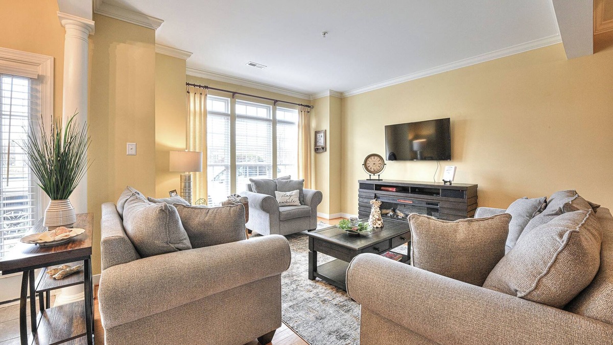 Villages of Five Points House | Villages of Five Points Townhouse.Community Pools, Pickleball Courts & More!