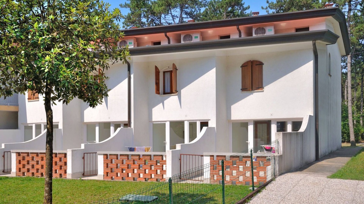 Bibione Lido del Sole House | Villaggio Delfino by Interhome