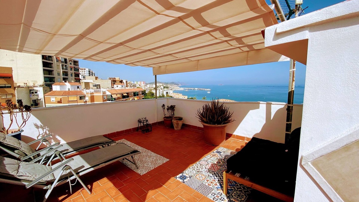 Old Town Apartment | Villajoyosa- Top Apt + Rooftop with Amazing Seaview