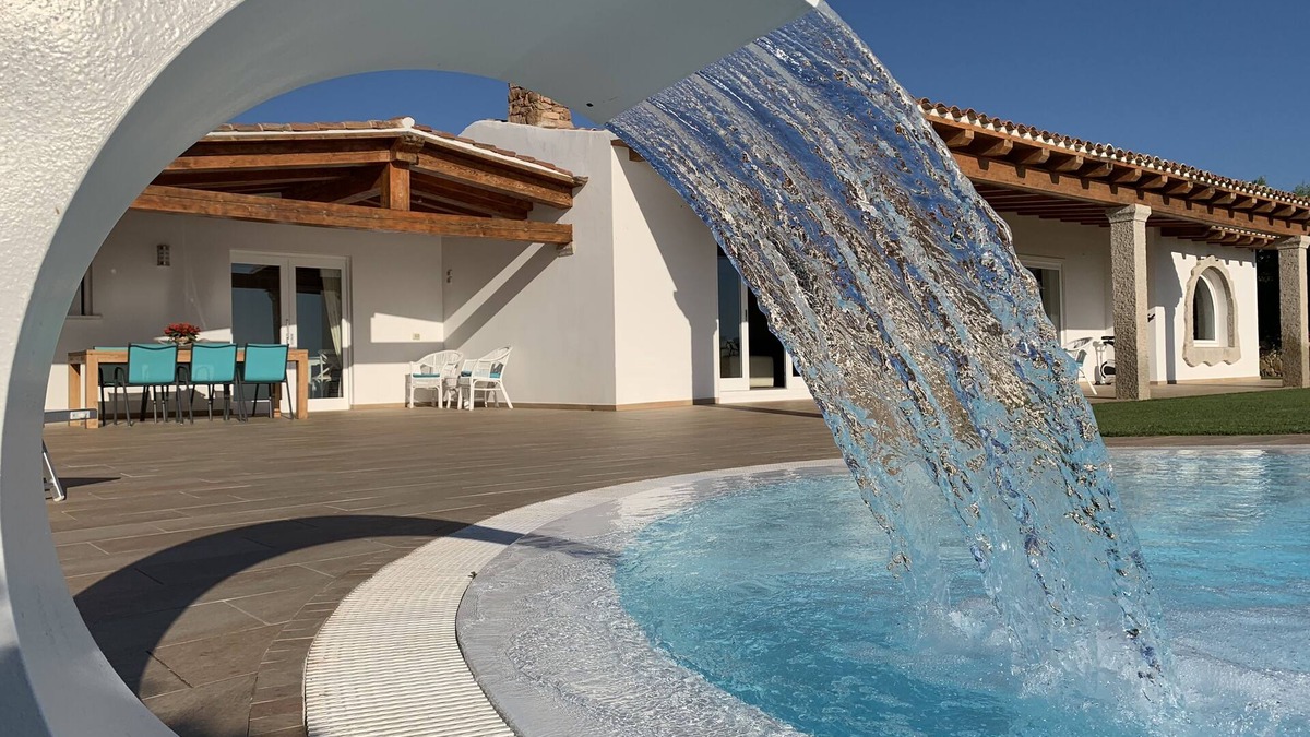 Porto San Paolo Villa | Villaluxx is Wonderful & Modern .Huge Infinity SwimPool & Whirlpools .GreatView