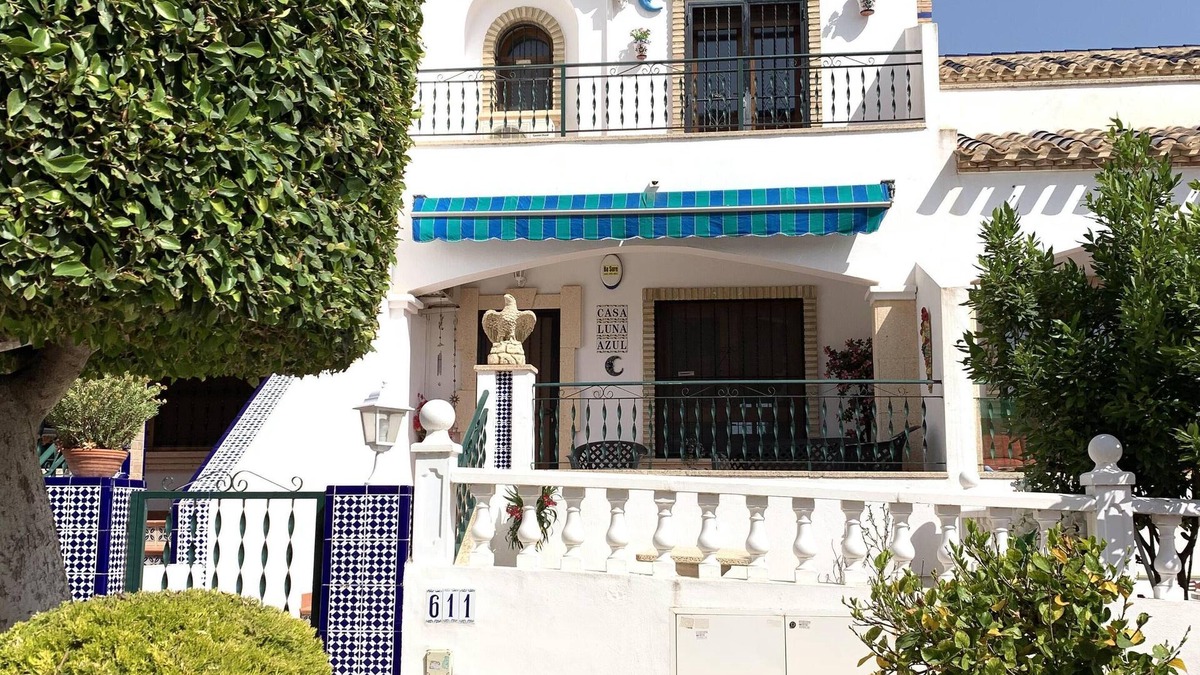 Orihuela Costa House | Villamartin location. Less than 15 minutes walk to the plaza.