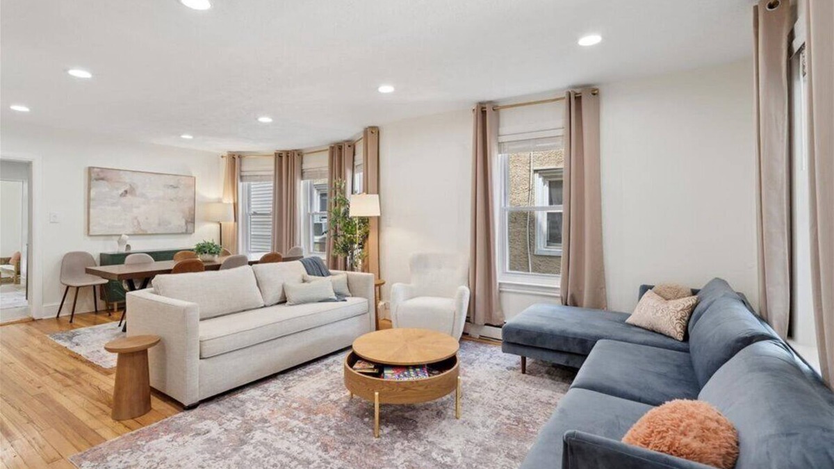 Ardmore House | Villanova,Haverford Homecomingnshort walk to Main Line Restaurants and Shops!
