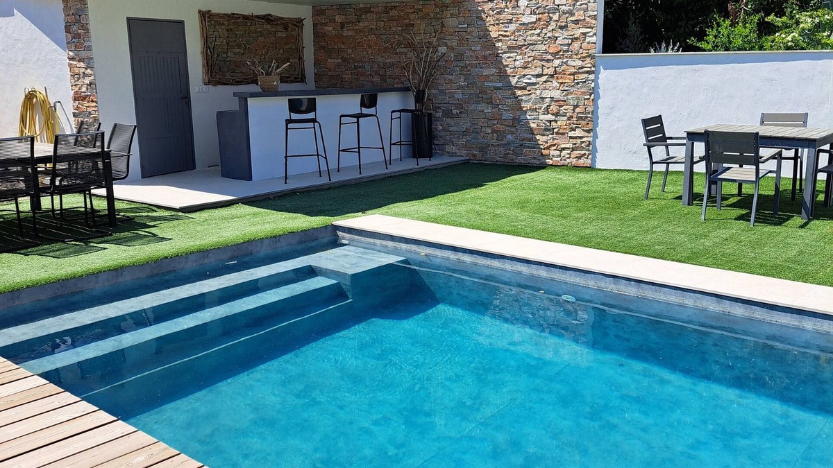 Toulon House | VillaPapyrusToulon, Heated pool, Jacuzzi, 3 bedrooms, 3 bathrooms, 3 WCs, Air conditioning.
