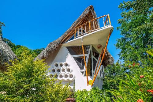 Isla Navidad Villa | Villas Bambu