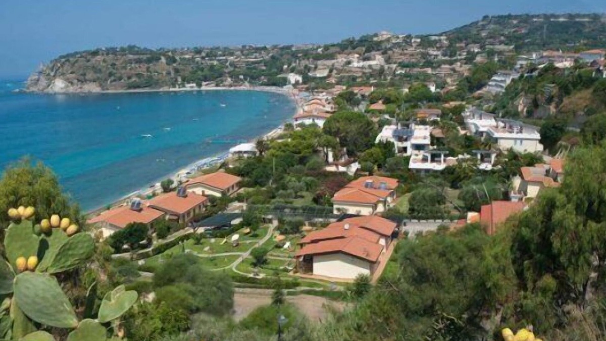 Santa Maria House | villas just by the sea