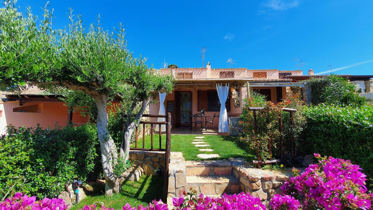 Villasimius Villa | Villasimius - Small indipendent Villa 300mt from the sea