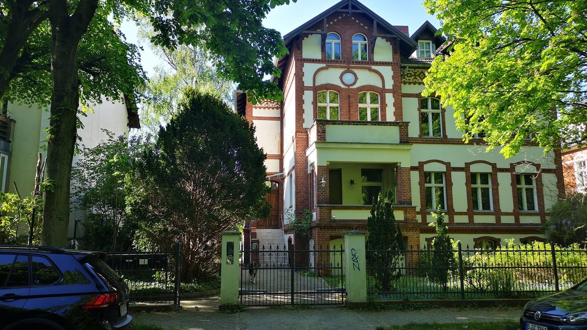 Zehlendorf Apartment | Villenrefugium mit Gartenterrasse