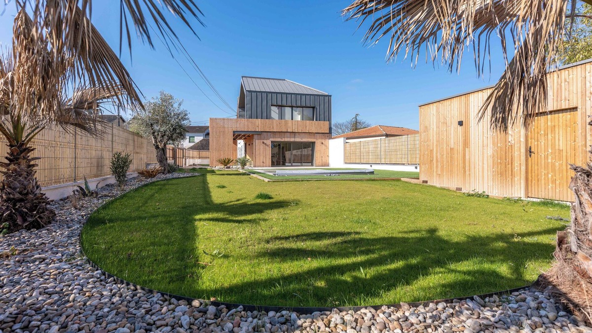 Villereal House | Villeréal - Luxury gîte with swimming pool, ideal for 10 people