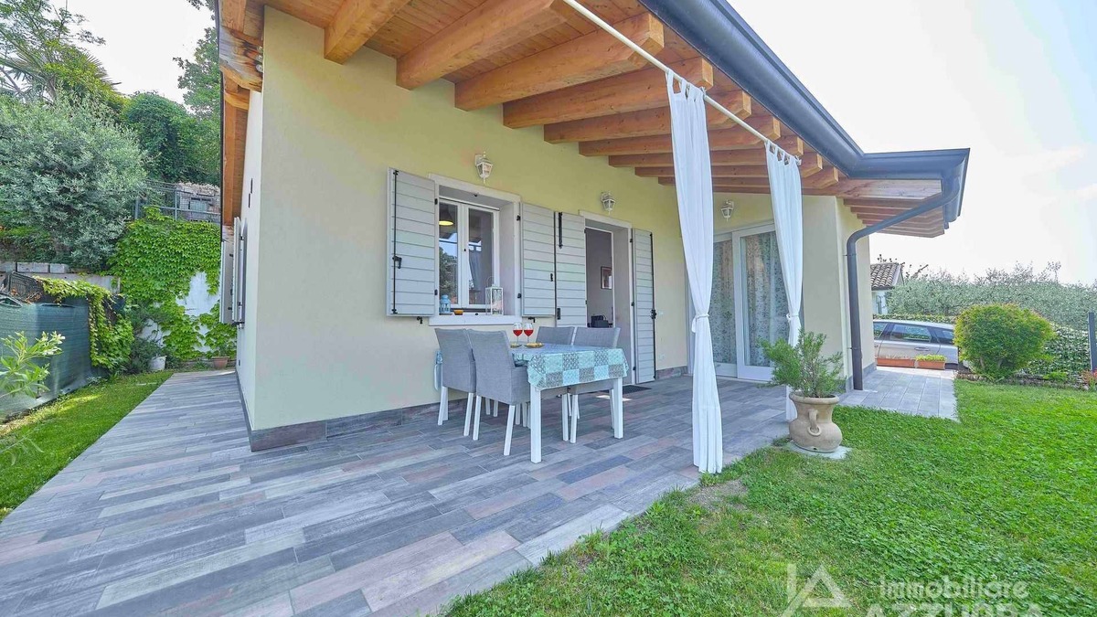 Calmasino House | Villetta Batik - in a residence with pool