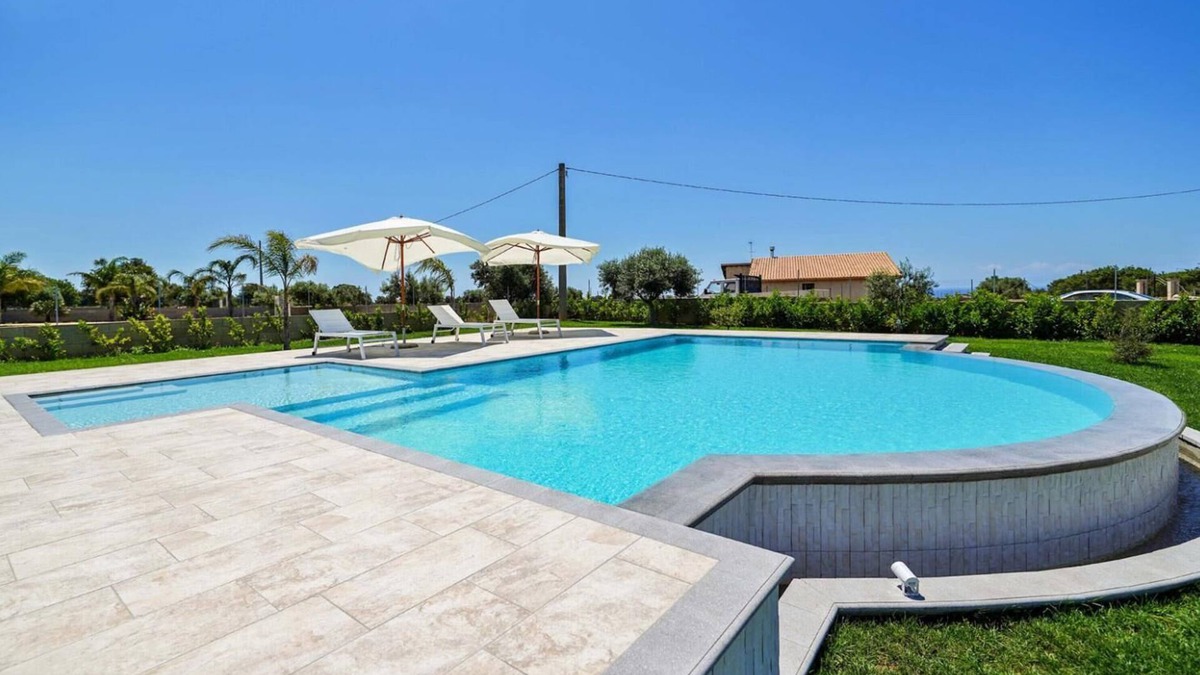 Cava dʼAliga Villa | Villetta Bianca - Three Bedroom Villa, Sleeps 8
