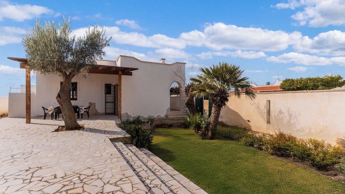 Squinzano House | Villetta Donzella di Mare by BarbarHouse