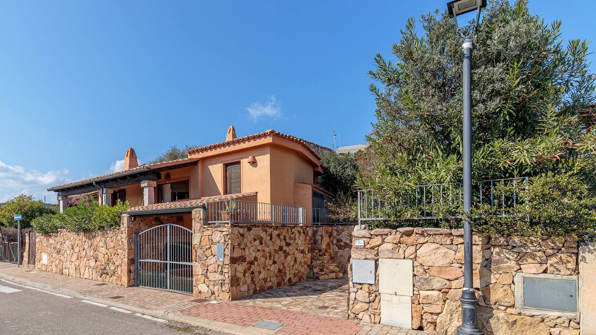 Baia Caddinas Villa | Villetta Franca 100m From The Beach, Golfo Aranci, Italy