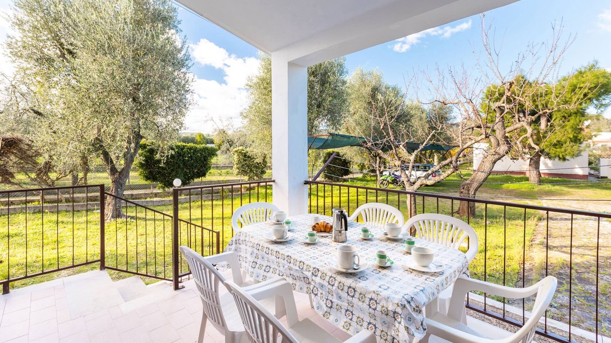 Montincello Apartment | Villini delle Rose -Quadrilocale 5 by BarbarHouse