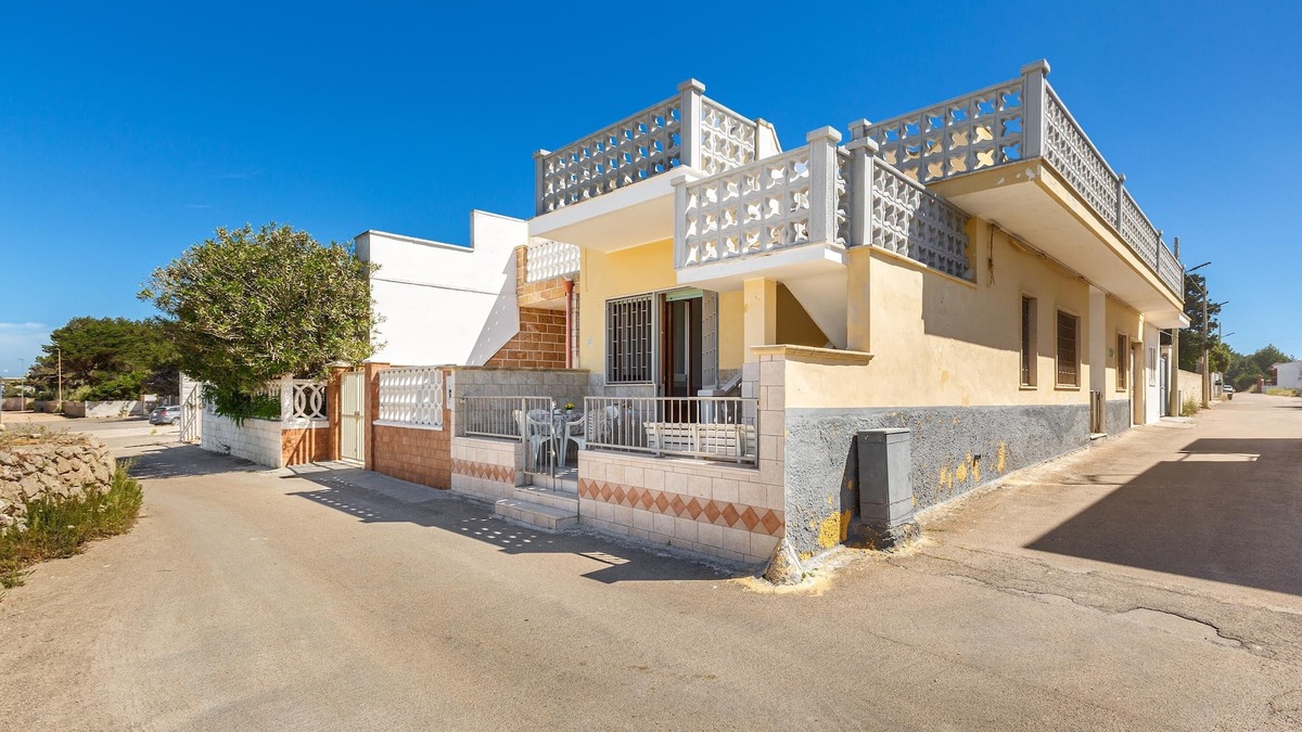 Torre Squillace House | Villino La Caletta by BarbarHouse