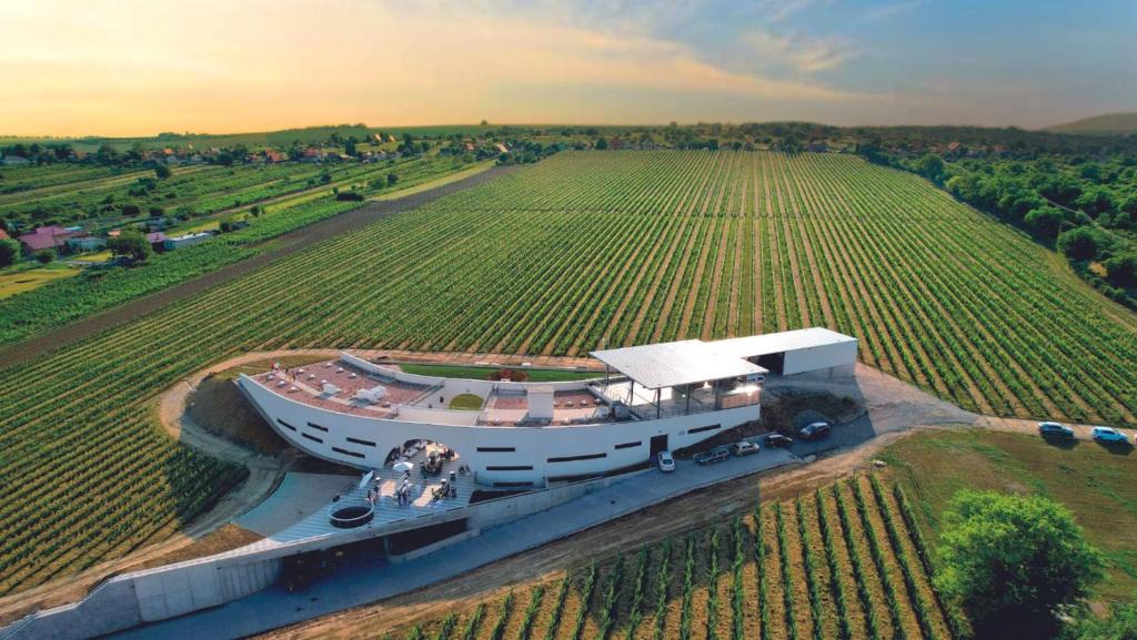 Vrable Hotel | Vinárstvo Predium Vráble