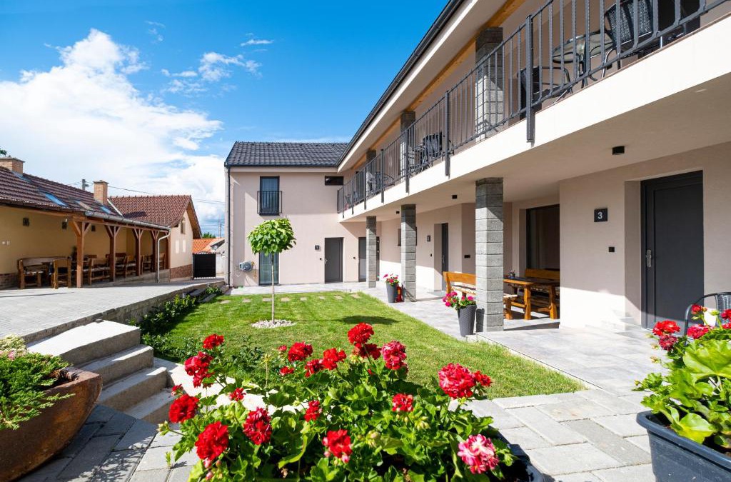 Zajeci House | Vinařství Herůfek