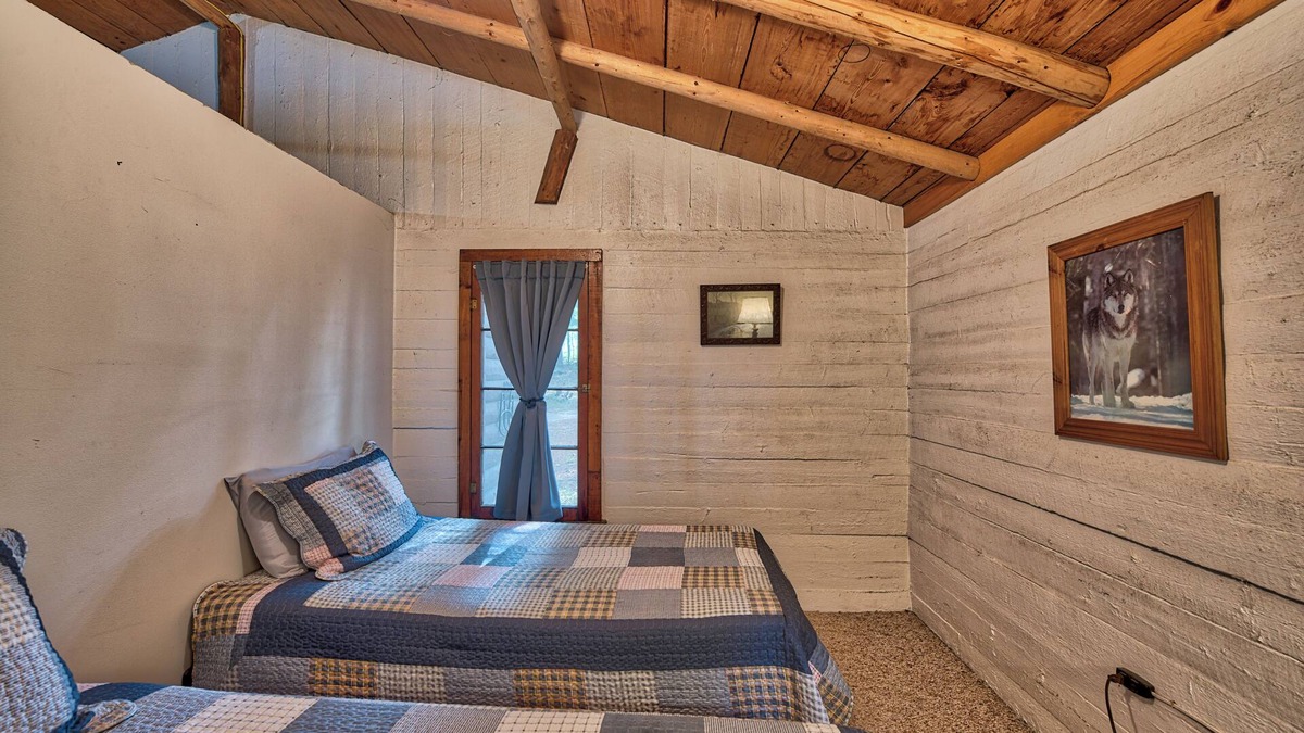 Levering Cabin | Vincent Lake Cabin #1