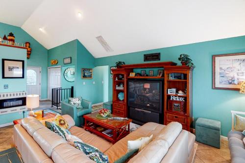 Hatteras House | Vincent VanGo to the Beach #13-H