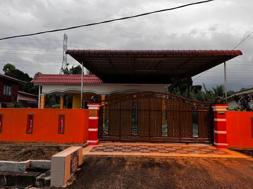 Kampong Pulau Kandis House | VINDRA HOMESTAY
