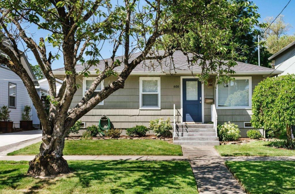 Newberg House | Vine and View Cottage