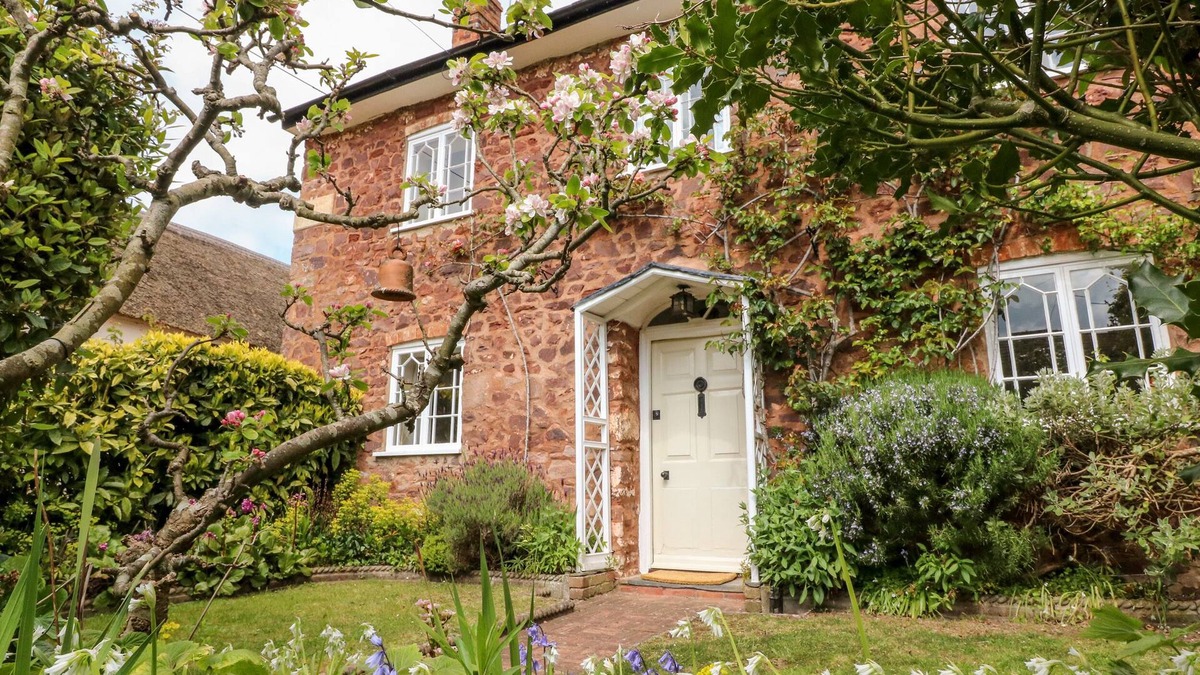Dunster House | VINE COTTAGE, family friendly, character holiday cottage in Dunster