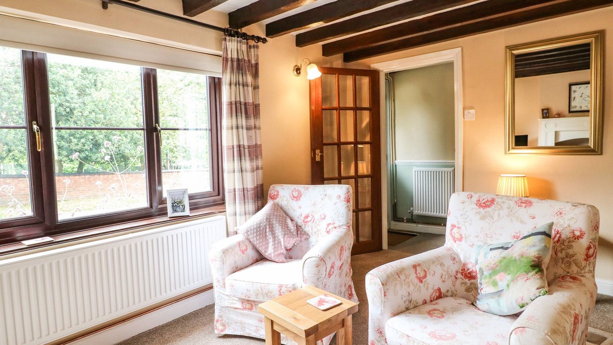 Whissendine Cottage | VINE COTTAGE, family friendly, with a garden in Whissendine