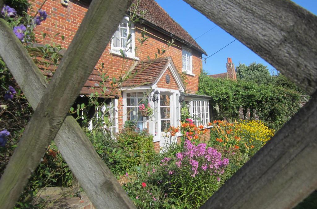 Crondall Bed & Breakfast | Vine Cottage