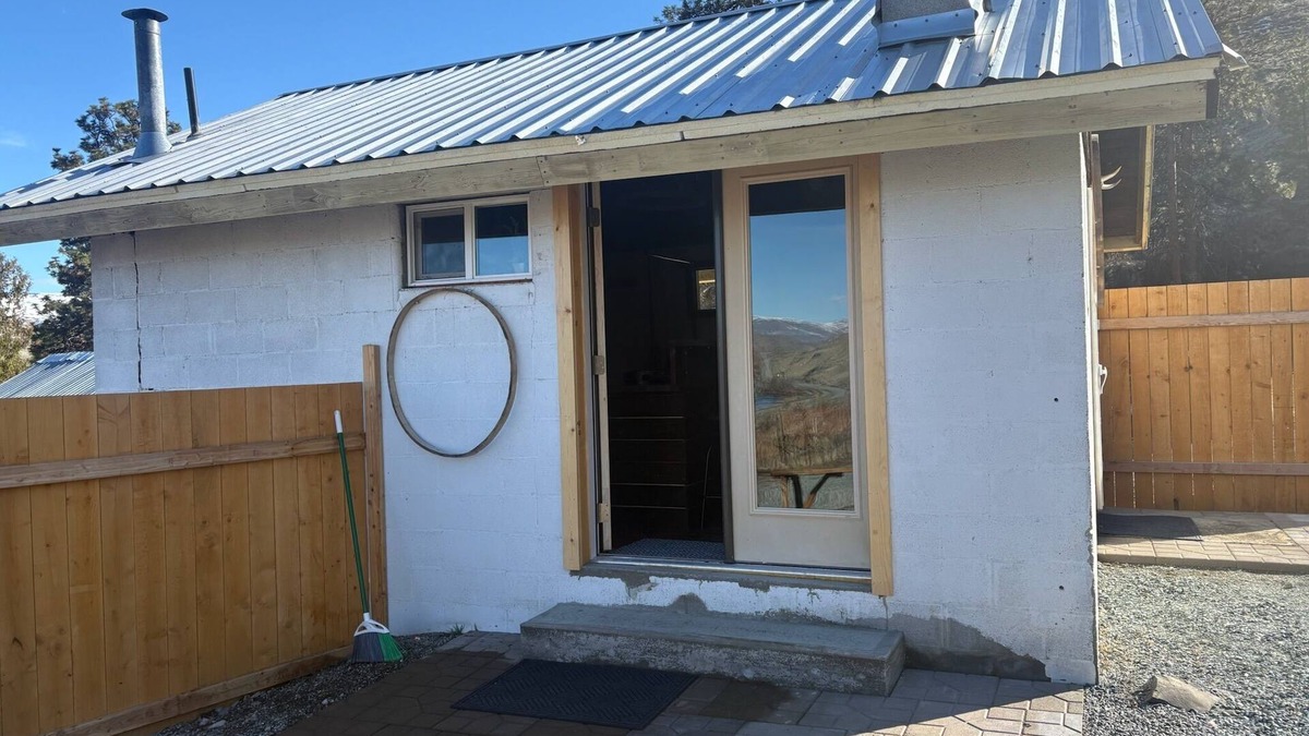 Pateros Apartment | Vineyard Bunkhouse studio near Chelan