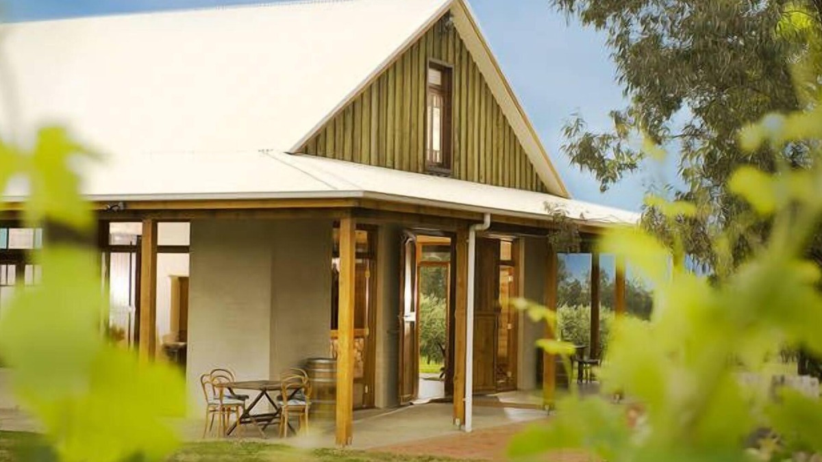 Broke Other | Vineyard Estate House | Wine Tastings & Olive Groves | Hunter Valley Escape