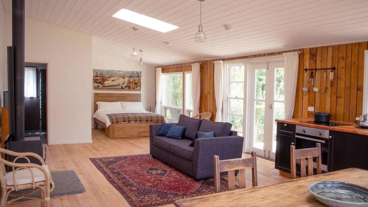 McLaren Flat Cabin | Vineyard farmstay retreat in the McLaren Vale wine region