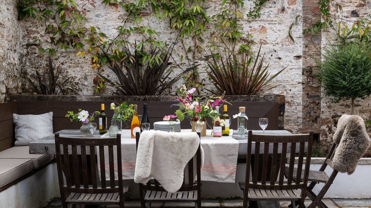 Stoke Gabriel House | Vineyard House - a house that sleeps 8 guests in 4 bedrooms