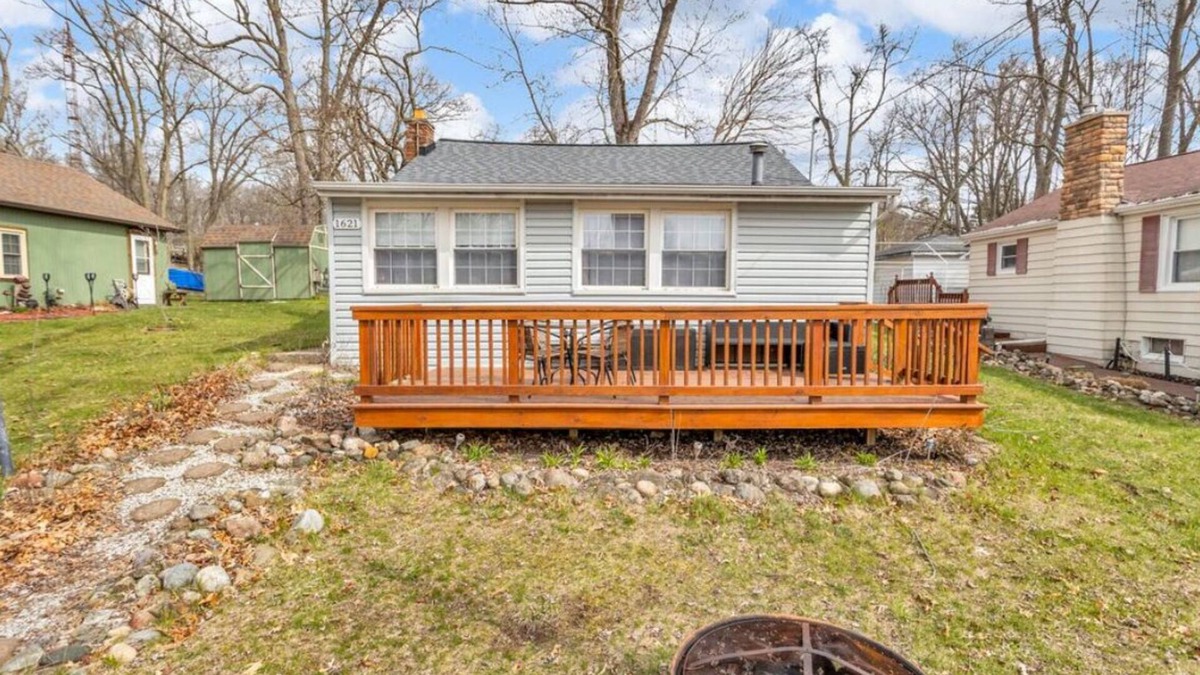 Brooklyn House | Vineyard LakesideOasis in Brooklyn