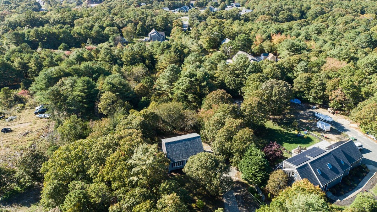 East Falmouth House | Vineyard Sound Retreat! Beach home + boat parking